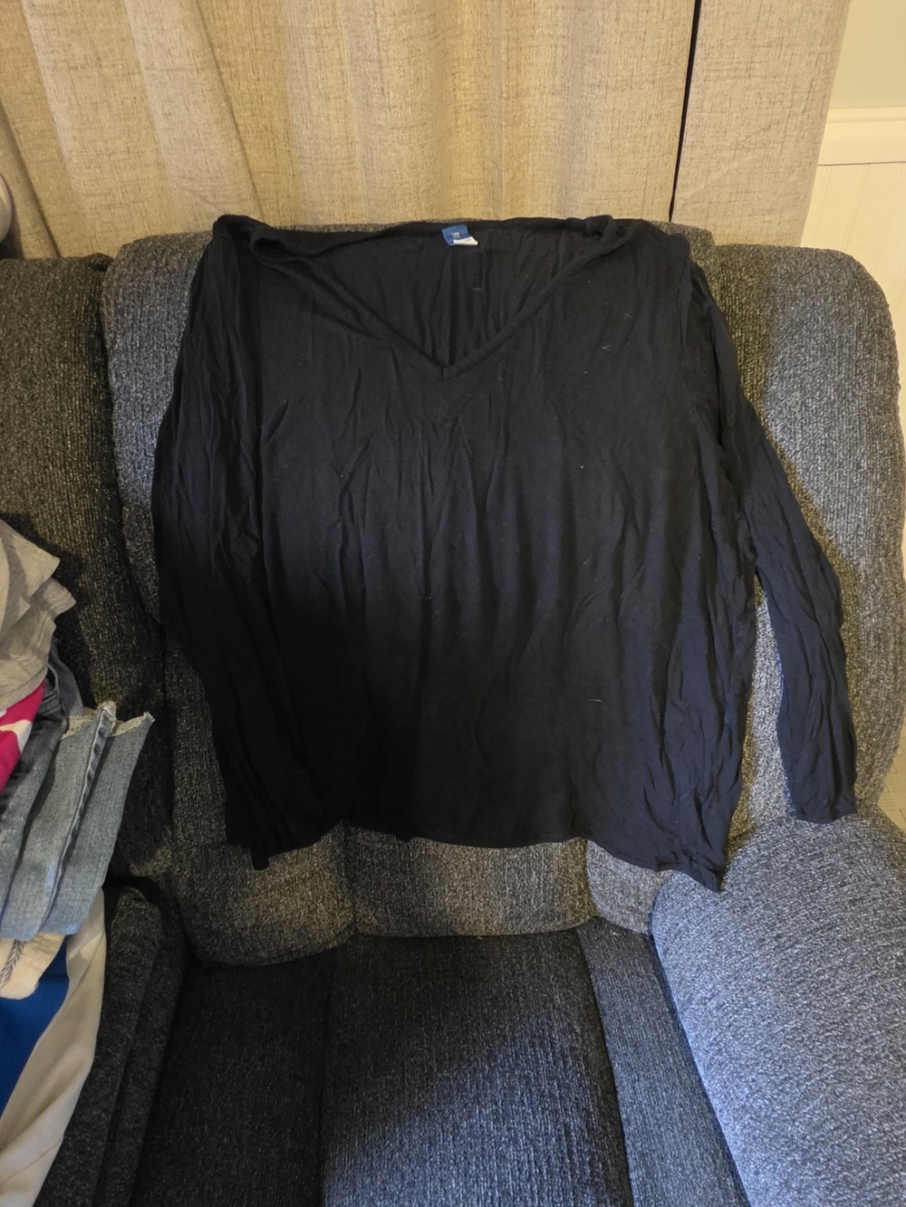 Old Navy Black V-Neck Long Sleeve Tee